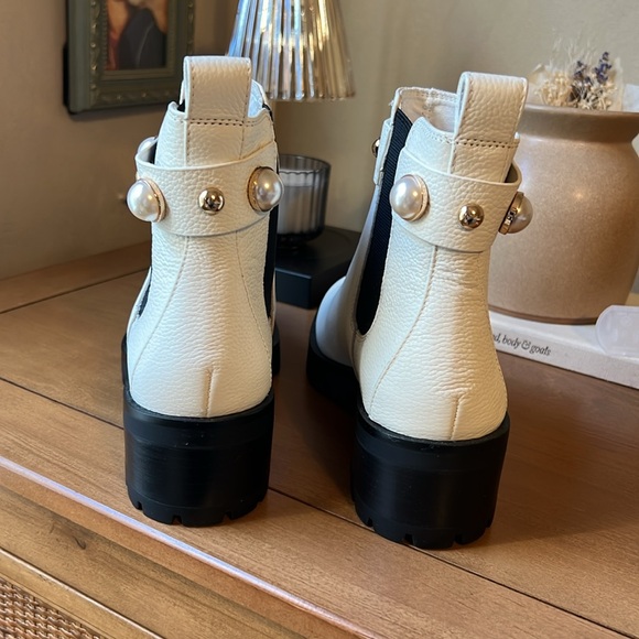 Karl Lagerfeld Paris size 7 booties - Picture 2 of 4
